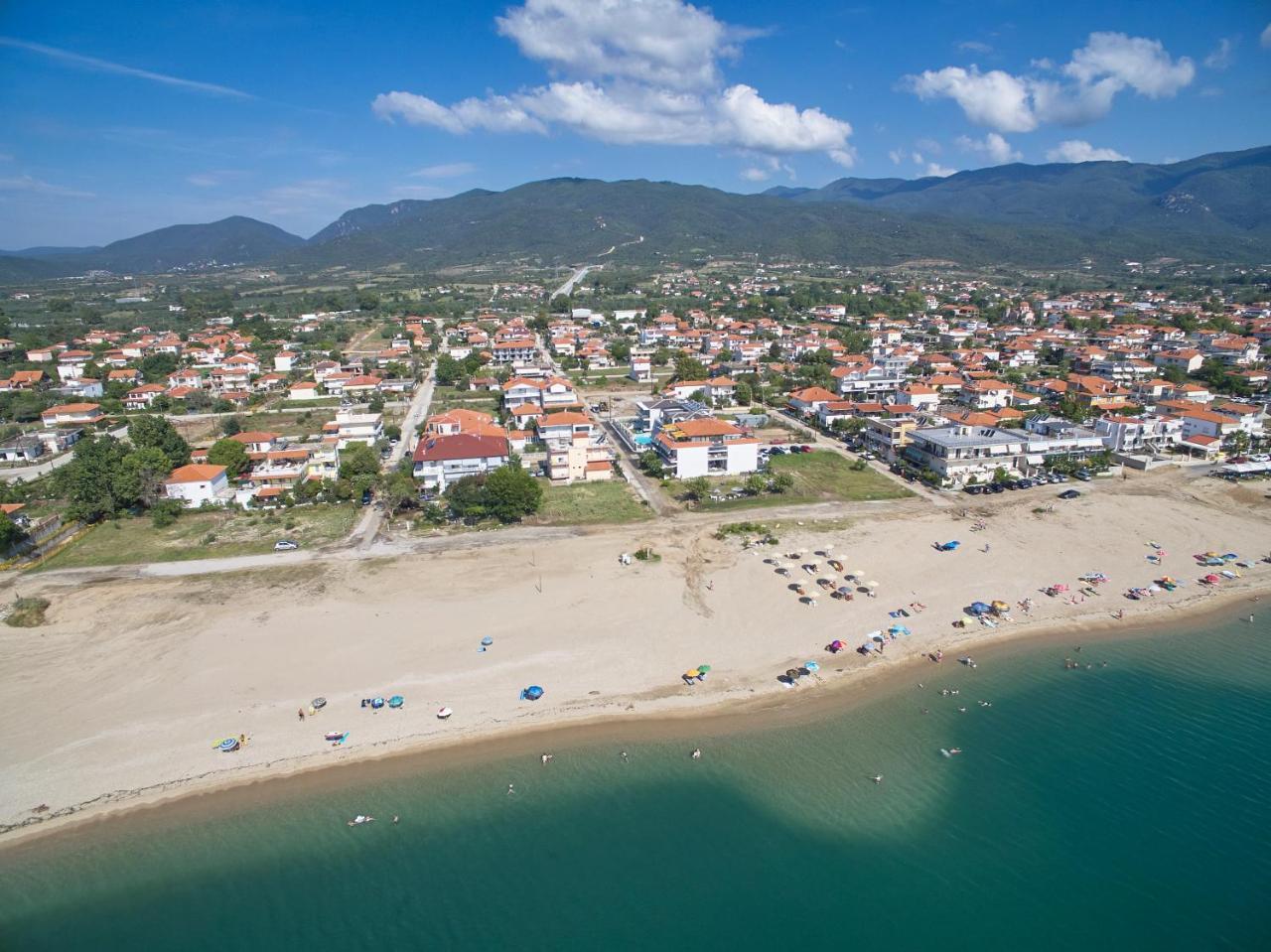 Albatros Suites Vrasná Екстериор снимка