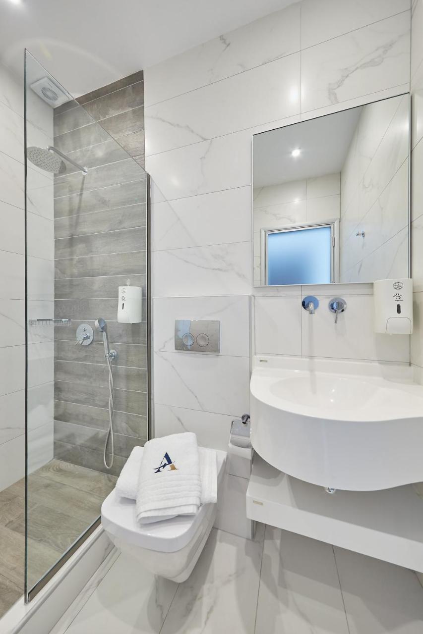 Albatros Suites Vrasná Екстериор снимка